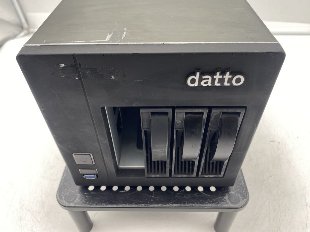 Datto S3B1000 4 Bay 3.5" NAS Storage Diskless / Missing One Caddy