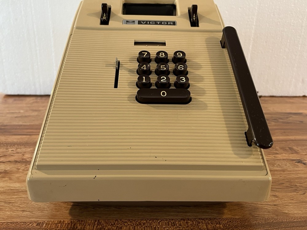 Vintage Victor Comptometer Adding Machine Model 7 82 54
