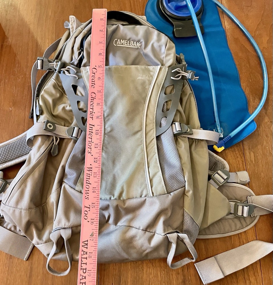 CamelBak M.U.L.E. Hydration Backpack D² Fit Air Director Desert Tan Pack Bladder
