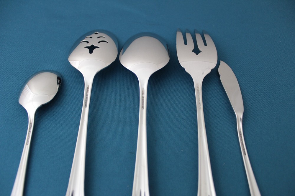 Oneida Community CLARETTE Serving (5pc Set) Tablespoon Pierced Fork Stainless