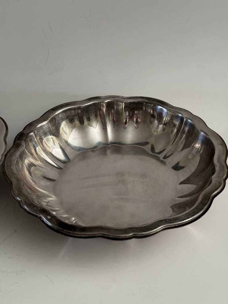 WM A ROGERS Silverplate Set 2 Scalloped Shell Serving Bowls 9.5" Vintage