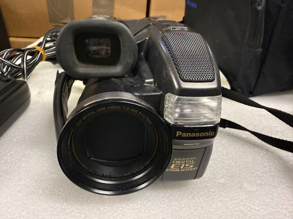Panasonic PV-D506D Camcorder with bag