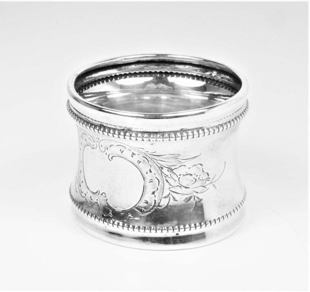 Napkin ring engraved and repousse work solid silver – 19th century