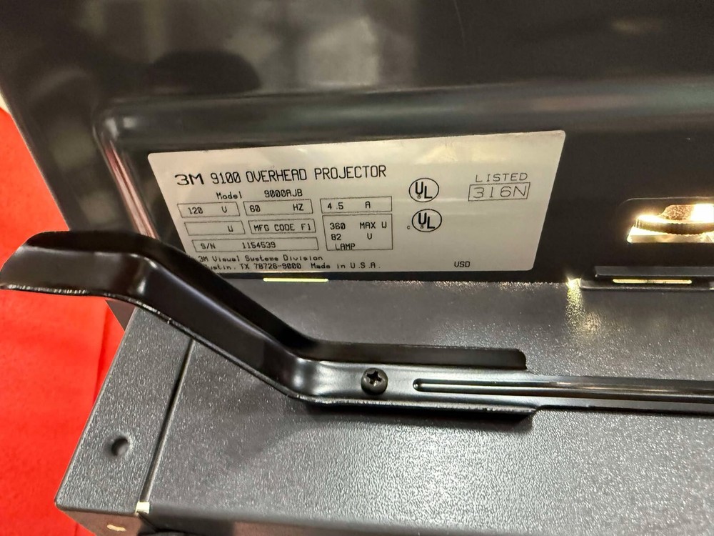 3M 9100 OVERHEAD PROJECTOR 9000AJB