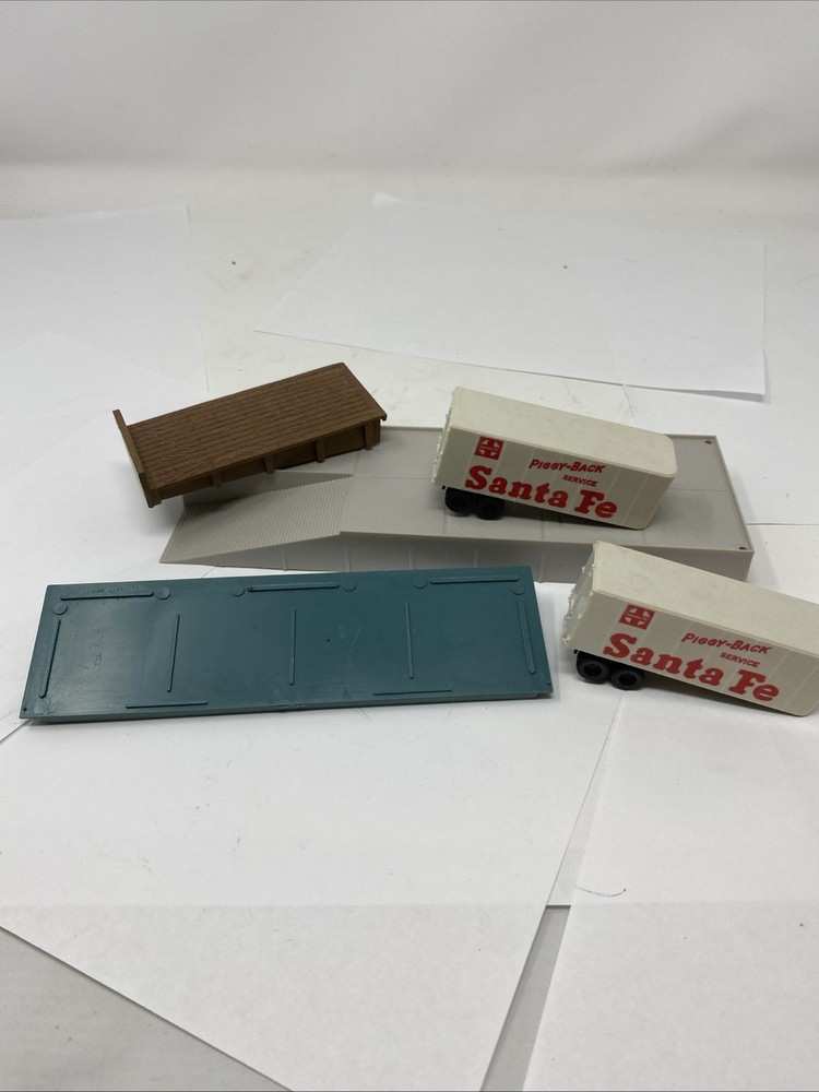Vintage TYCO Electric Train Set HO Scale