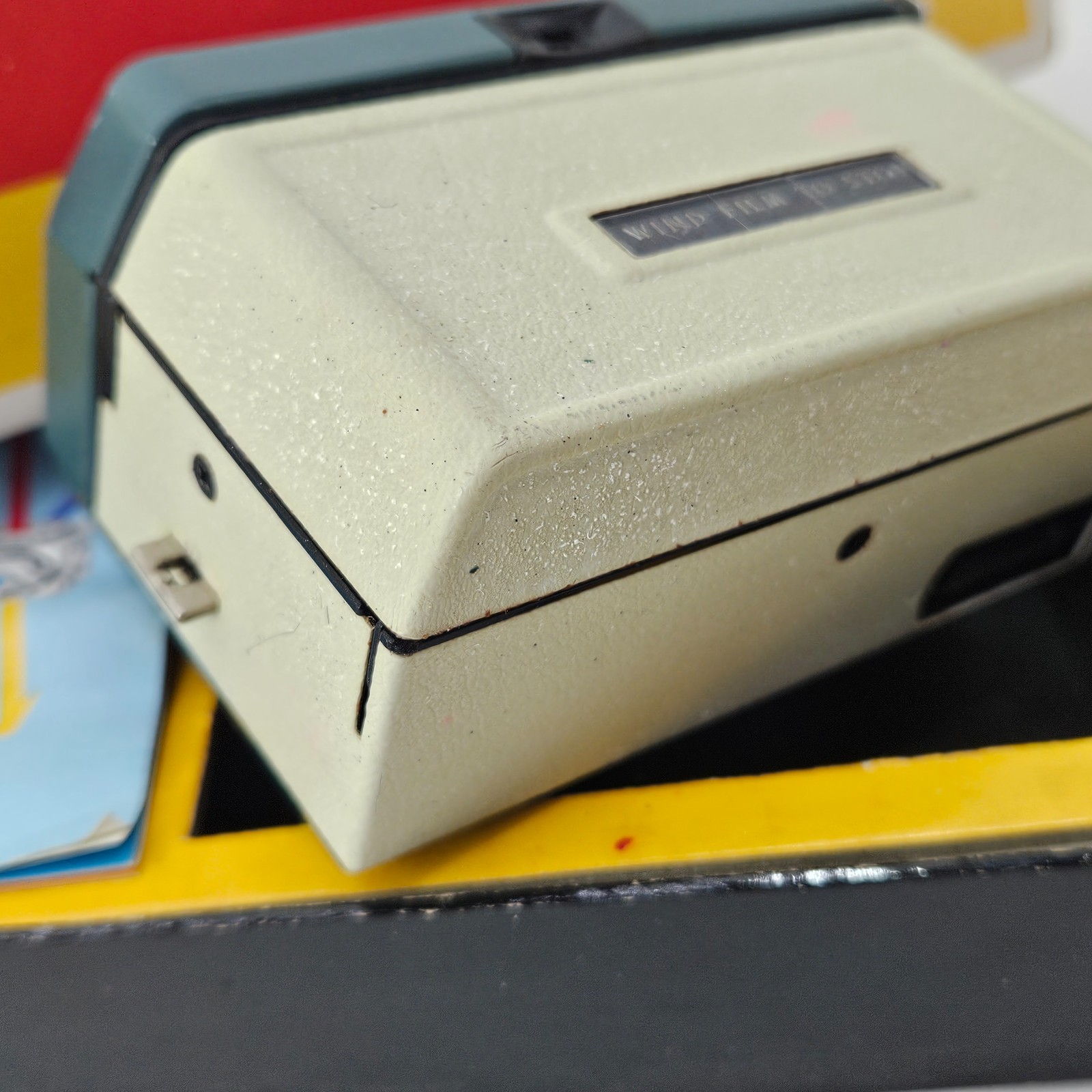 Kodak Hawkeye Instamatic R4 Vin Camera Flash Model Original Box