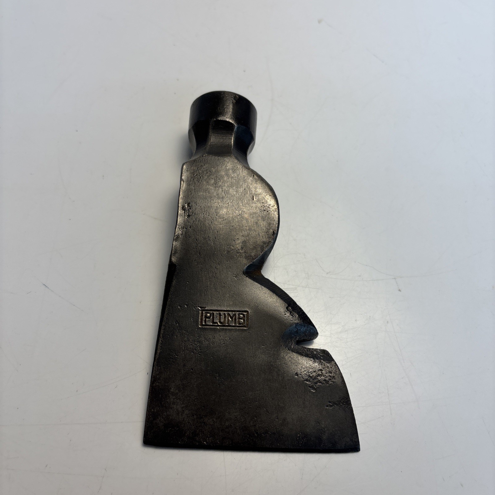 Vintage PLUMB 26 oz Carpenter’s Hatchet Head Nail Puller Notched Blade USA