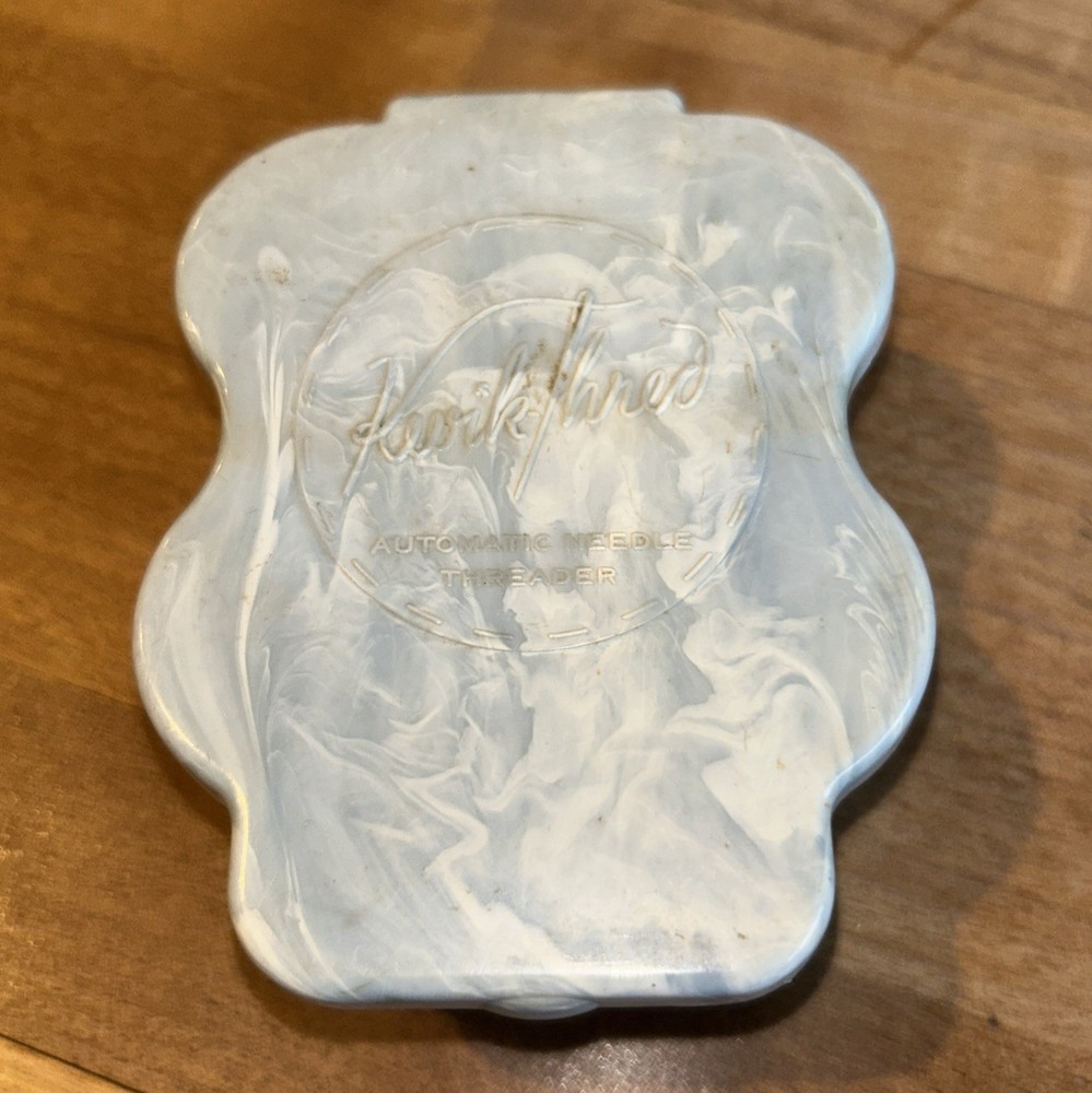 Vintage Kwik Thred Automatic Needle Threader BLUE SWIRL Plastic Box with spools