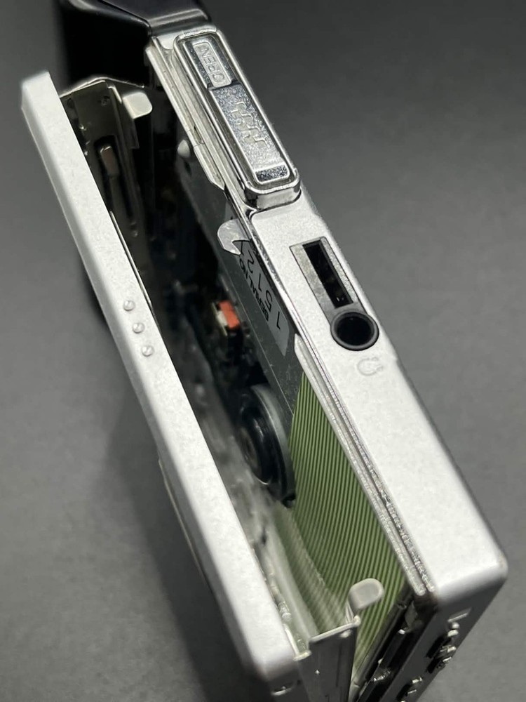 SONY MZ-E77 Silver MiniDisc MD Walkman Player - Working