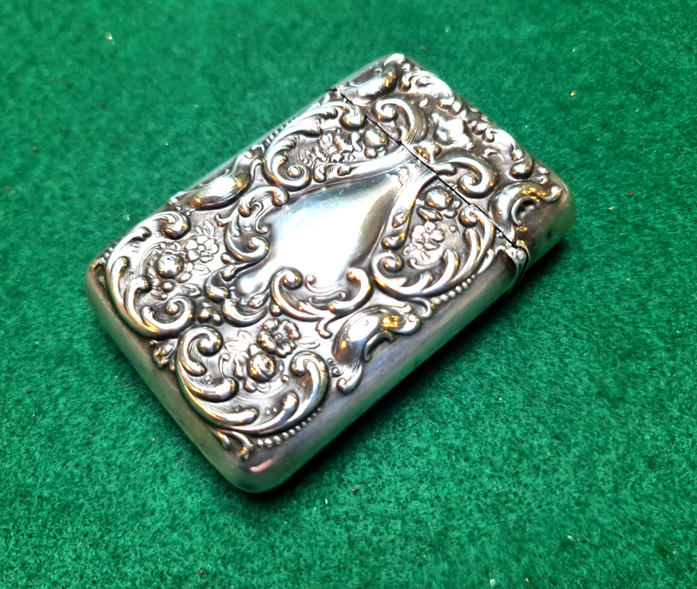 ATTRACTIVE SOLID SILVER VICTORIAN CARD CASE WITH EMBOSSED DECORATION