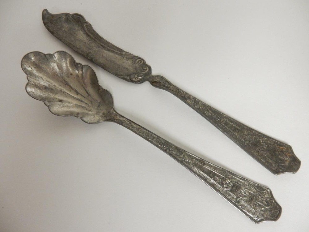 VINTAGE STANDARD, SILVER PLATE SUGAR SHELL & BUTTER KNIFE SET