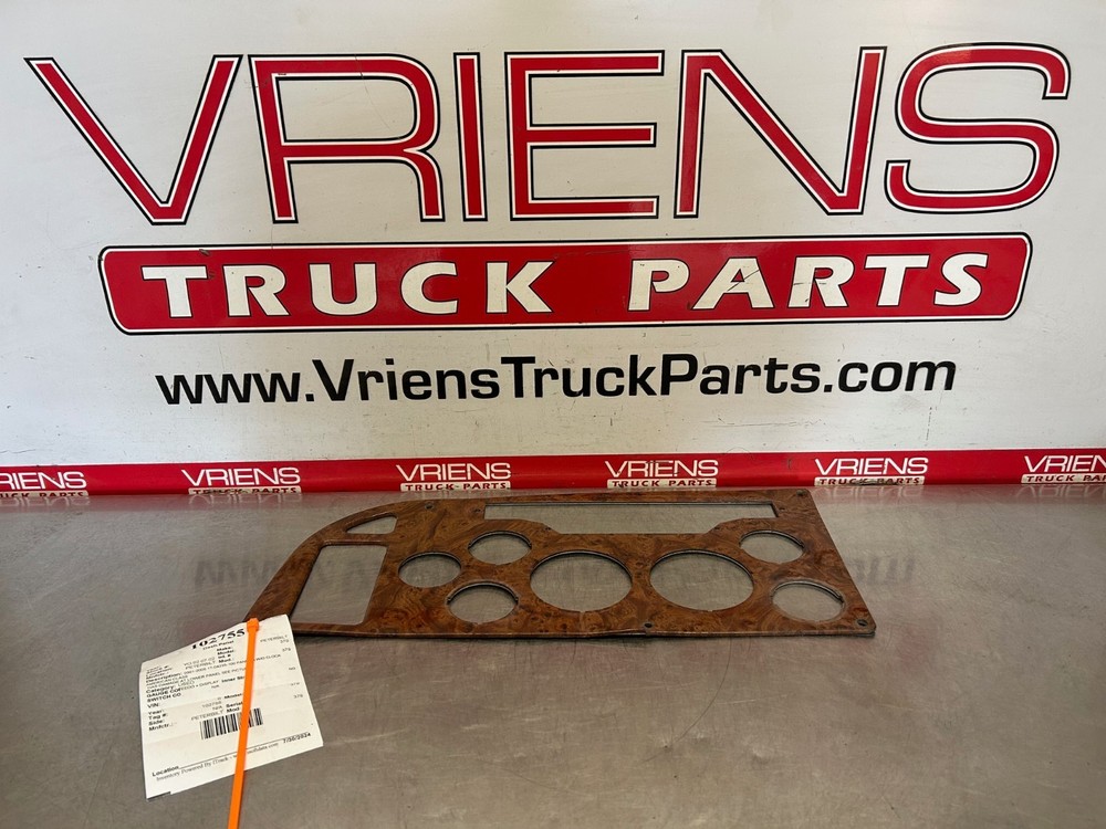 PETERBILT  2001-2005 17-04235-100 PANEL-A W/O CLOCK AMERICAN CLASS HAS DAMAGE