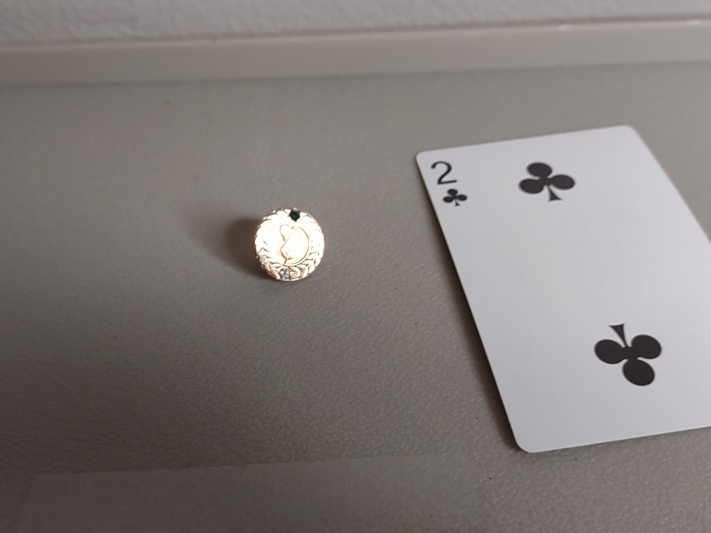 Round Gold Tone And Green Leaf Pin