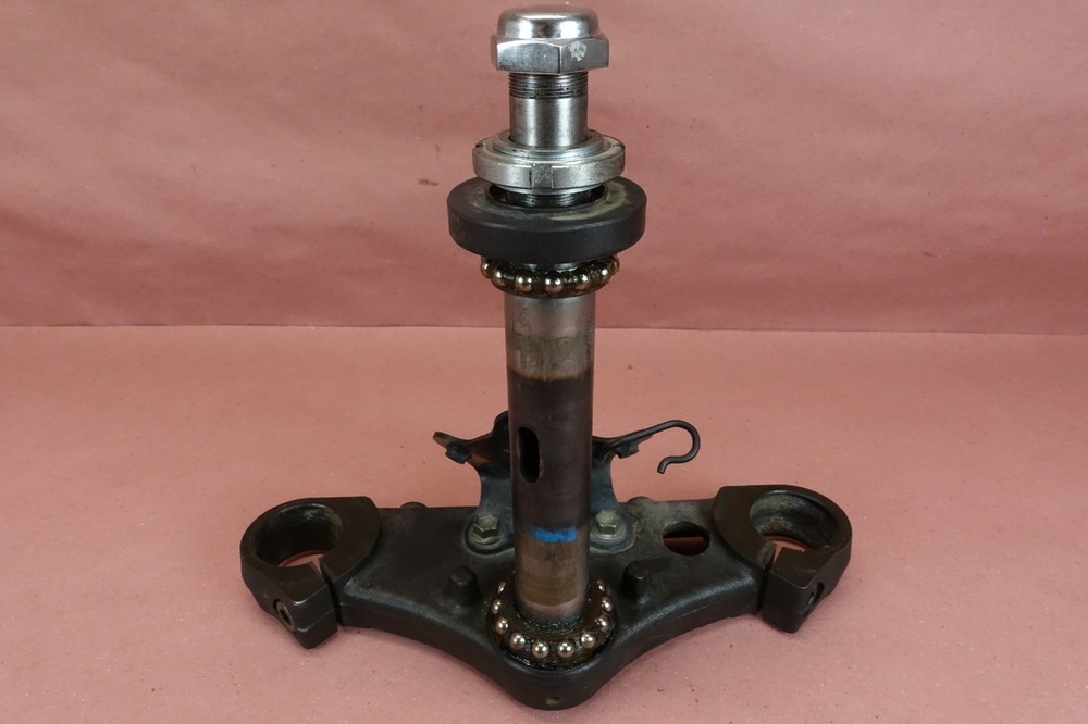 2005 2006 2007 2008 2009 SUZUKI BOULEVARD C50 LOWER TRIPLE TREE STEERING STEM