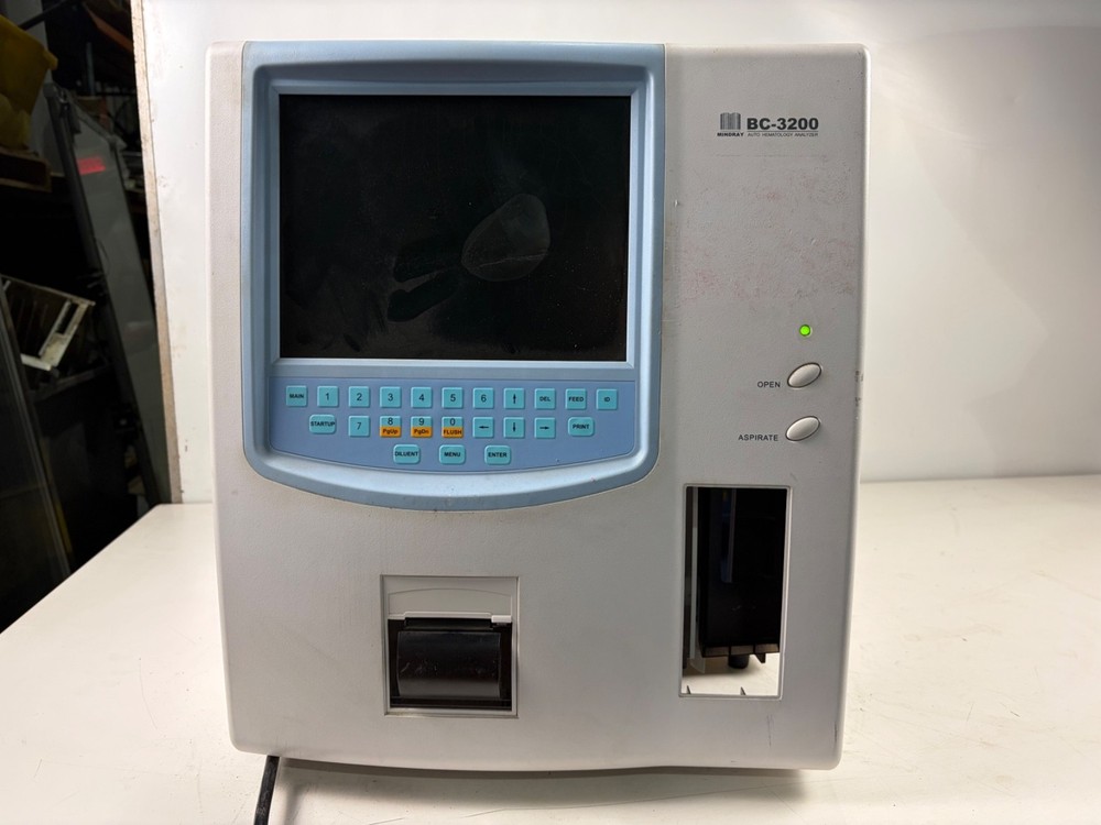 Mindray BC-3200 Hematology Analyzer CBC Blood Analyzer – Broken Screen / Working