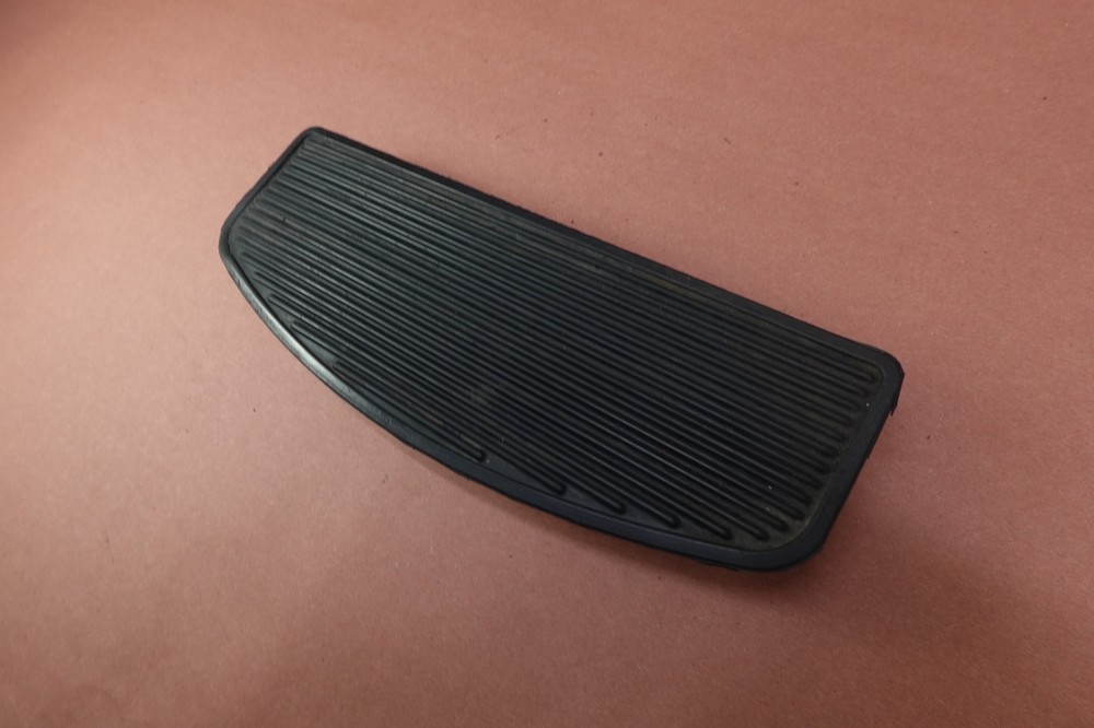 2012-2015 Harley Davidson FLD Switchback Classic FRONT FOOT BOARD INSERT PAD
