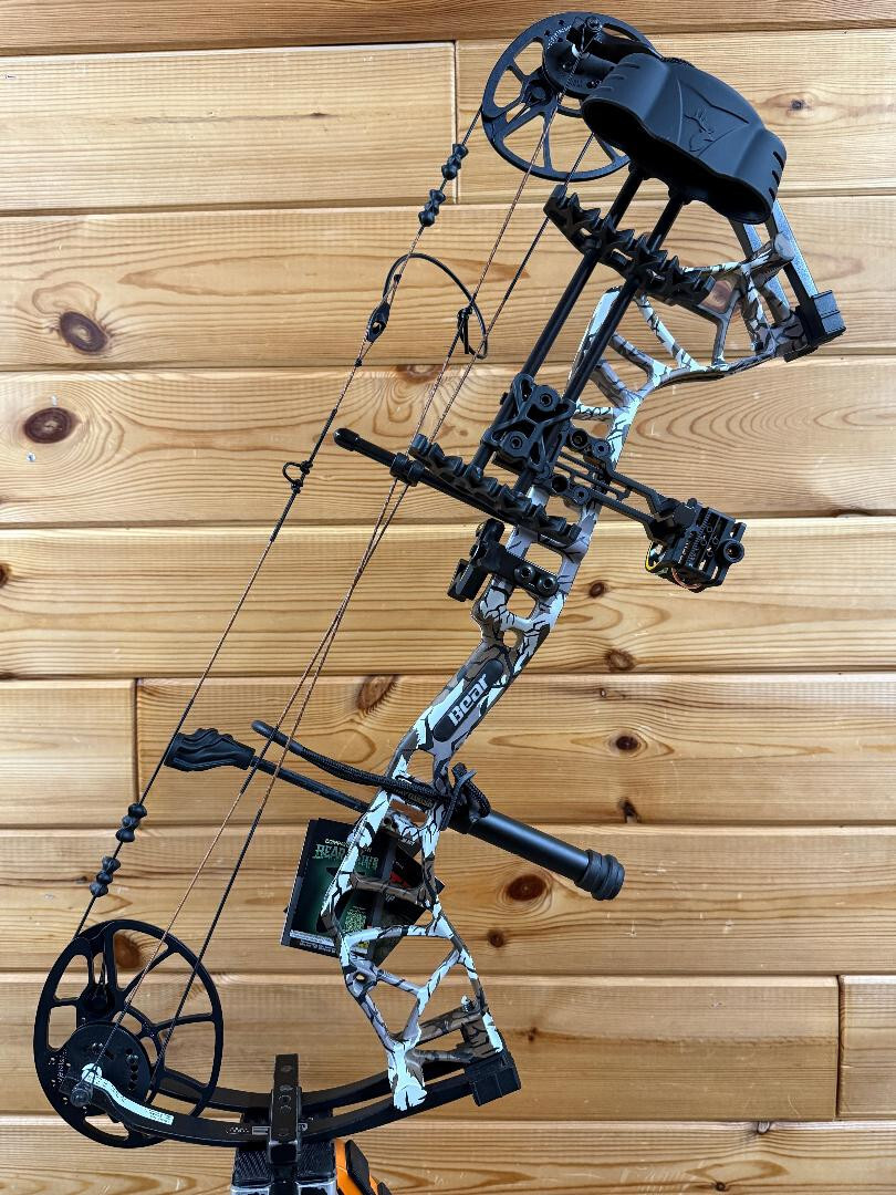 NEW Bear Archery Special Edition Legit Bow RTH 70# RH Predator Camo Hunting Bow