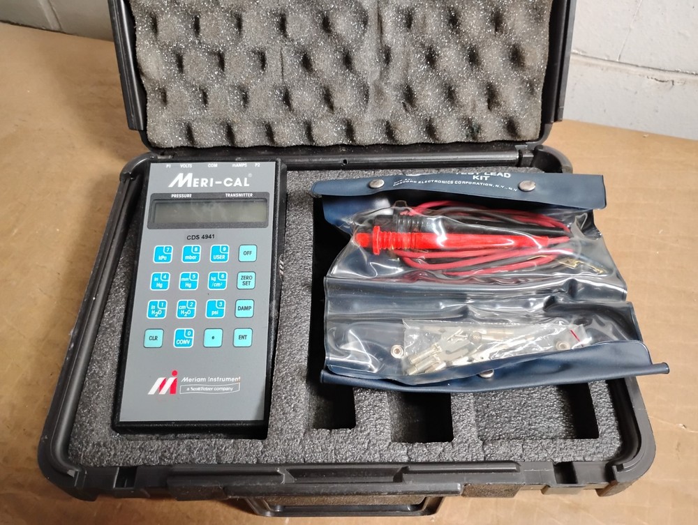 Meriam Instruments Meri-Cal Portable Digital Manometer / Calibrator DP2000I