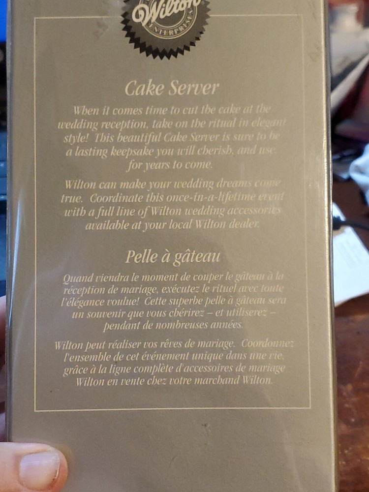 Wilton Cake Server in Original Box -- never used Extra Nice