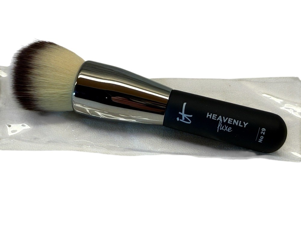 it Cosmetics Heavenly Luxe Solid Serum Foundation Brush No. 29