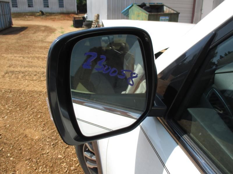 ARMADA 2017 Console Rear 150985