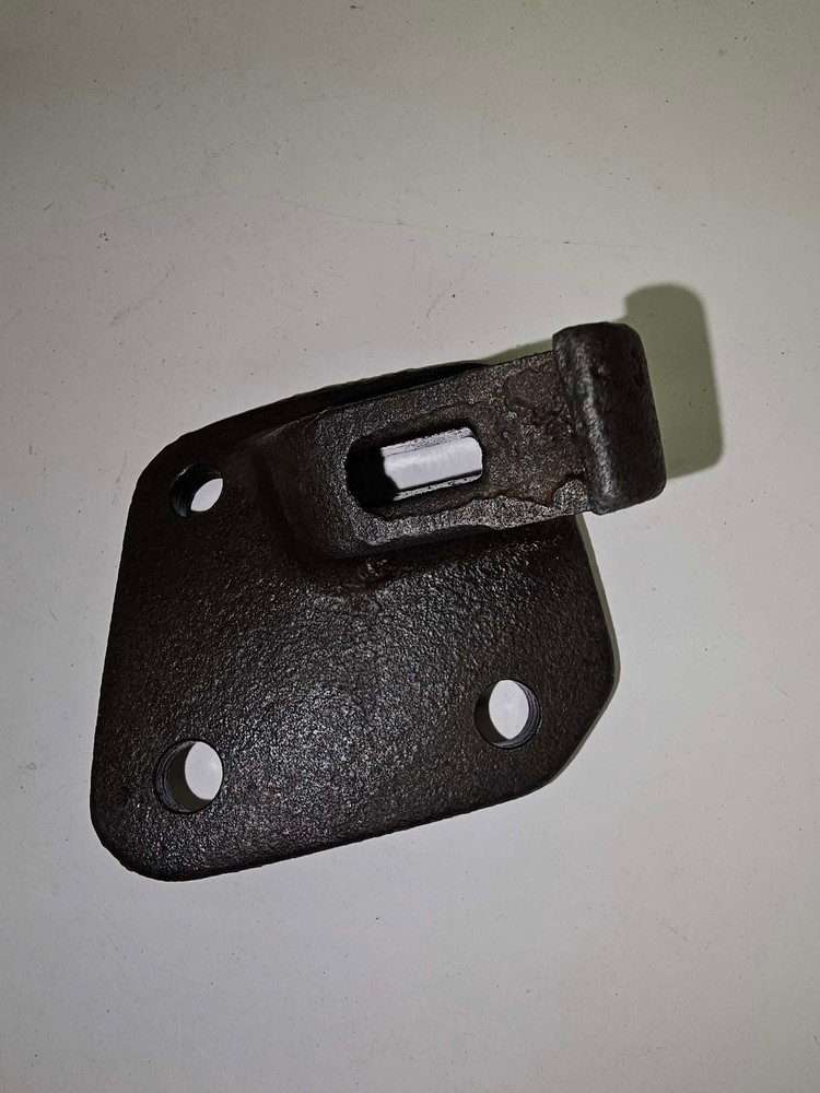 135RB23 Hood Latch Socket Mack