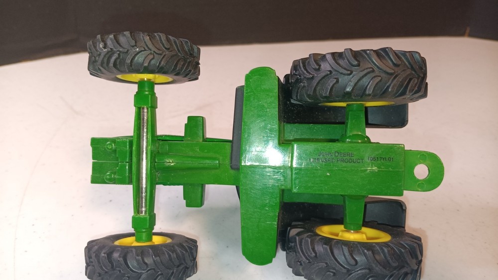 Die Cast Tractor Ertl John Deere 7220 No Front Loader Used