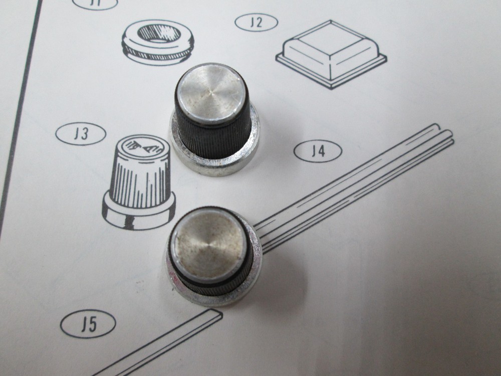 Heathkit HW-202 -VOLUME and SQUELCH KNOBS- Part# 462-2914   Ham Equipment