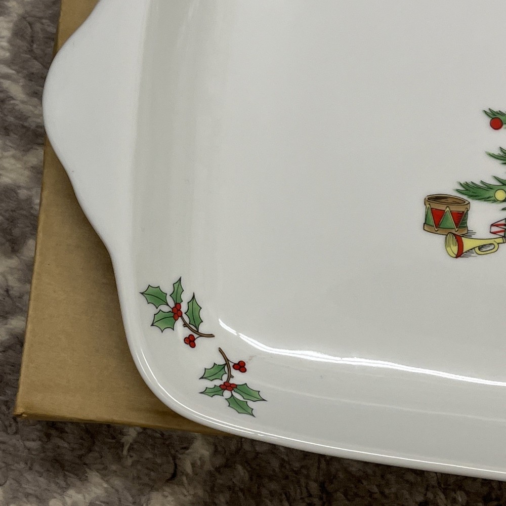 Holiday Hostess 2 Quart Baker Christmas