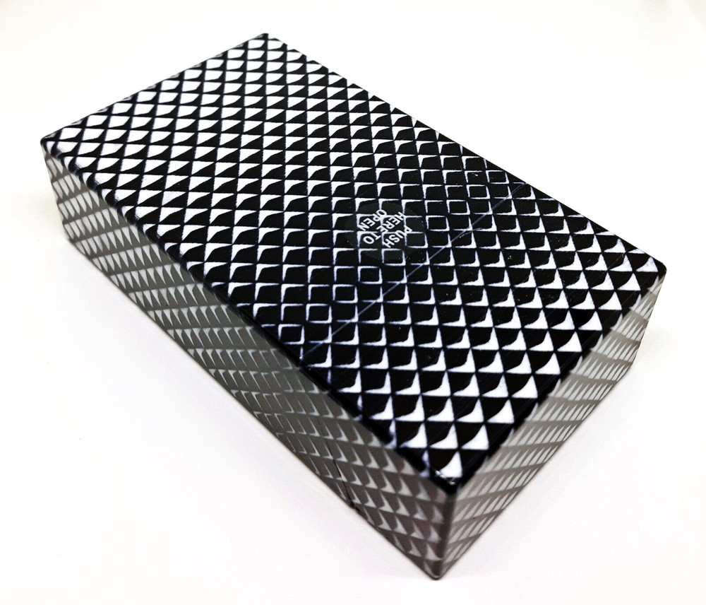 RYO Black & White Style #4 100s Size Auto Open Button Cigarette Case