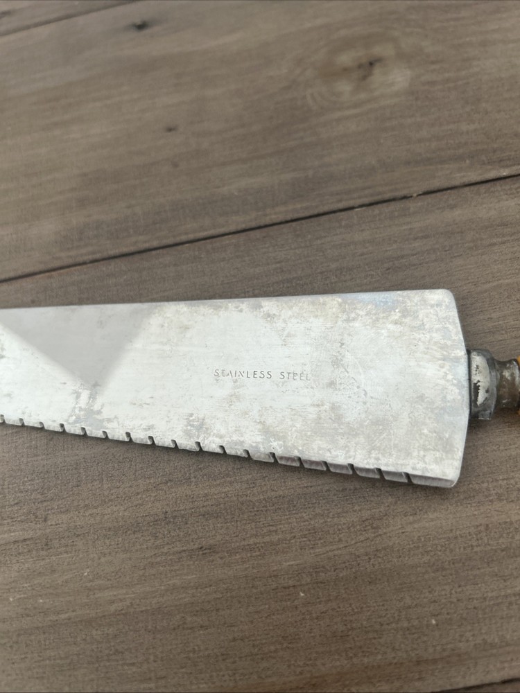 Vintage Butterscotch Bakelite Handled Pie/Cake Server Stainless Serrated Edge