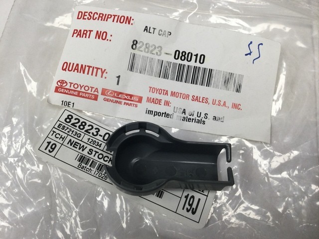 Genuine Genuine Toyota Alternator Post/Terminal Cap 82823-08010