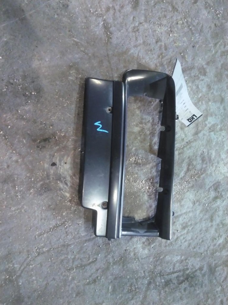For 2005 GMC T7500 HEADLIGHT BEZEL Right , OH