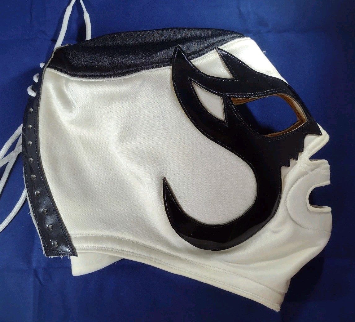 Universo 2000. CMLL, AAA.  Professional Mask  in White and Black...