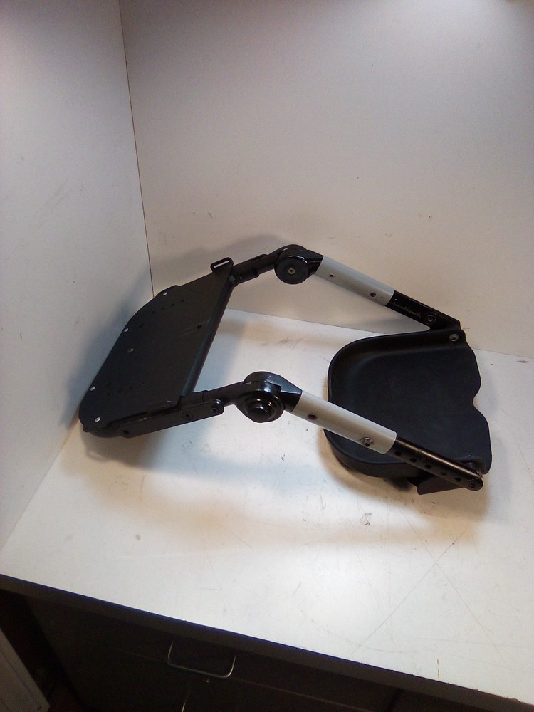 Leggero Trak Stroller Footrest with Seat Pan. Elevating angle Adjustable M30