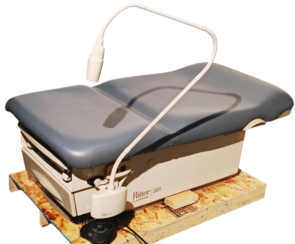 Midmark 223 Power Exam Table with Ritter 253 LED Light