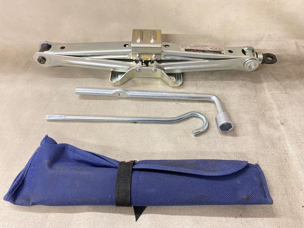 2007 Honda CRV Jack and Tools Japan Built OEM