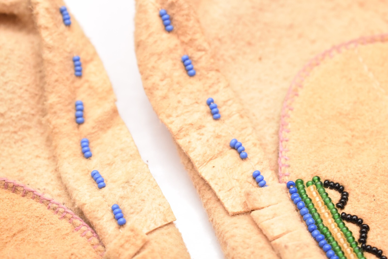 Vintage Native American Lakota Sioux Leather Beaded Moccasins 9"