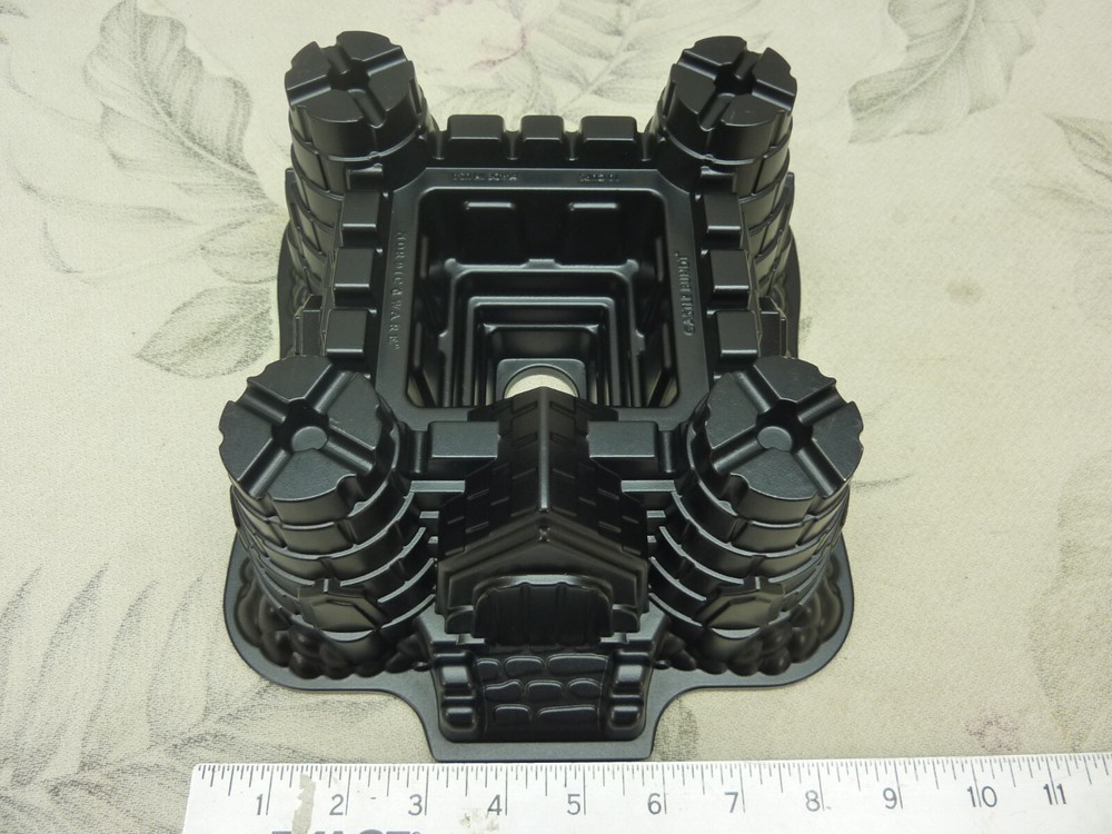 Nordic Ware Castle Bundt 10 Cup Cake Pan