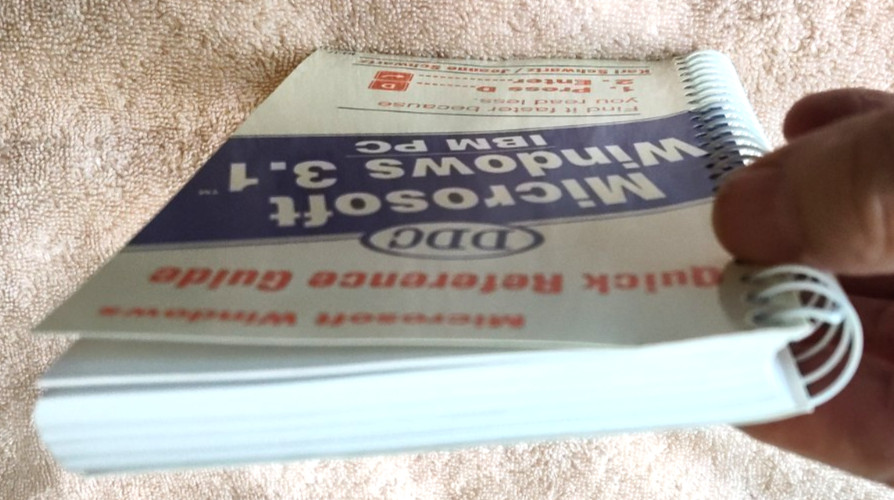TheGudStuff: VTG DDC Microsoft Windows 3.1 IBM PC Quick Ref. 1992, Slightly Used