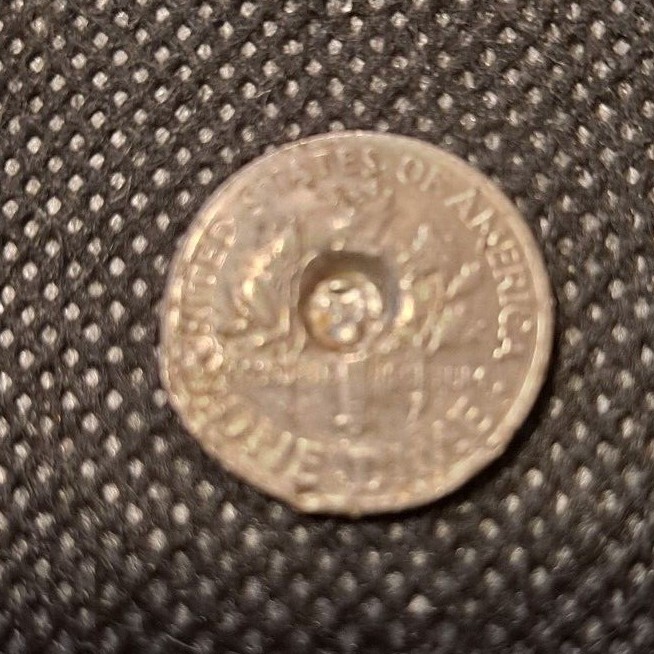 1972 ROOSEVELT DIME CENTER PLUG TOKEN! e5499UXX