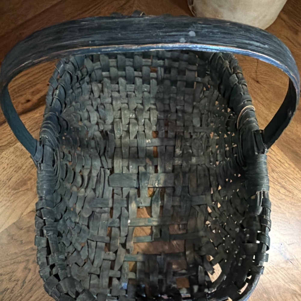 Antique/green Basket with Handle