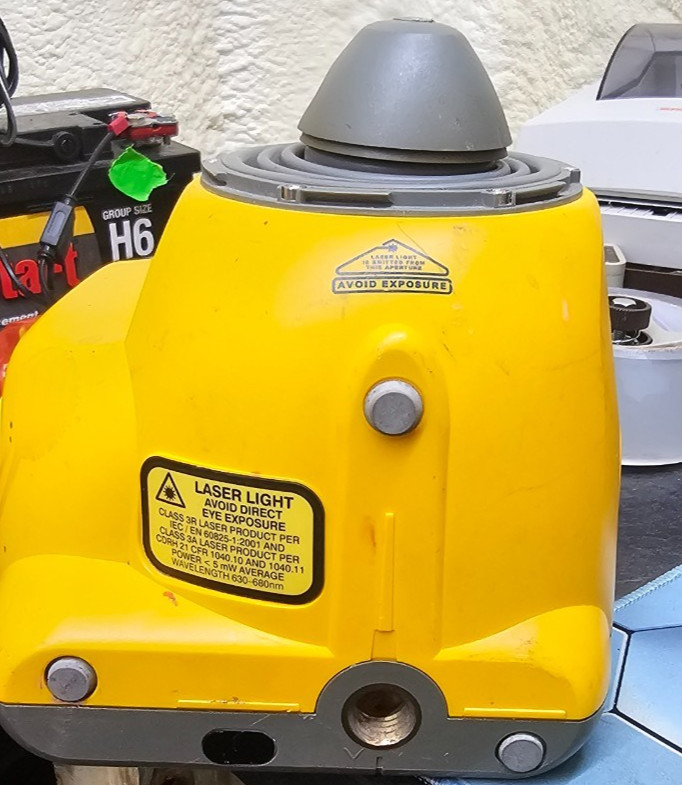 Spectra Precision LL300 Rotating Laser w/Receiver & Carry Case