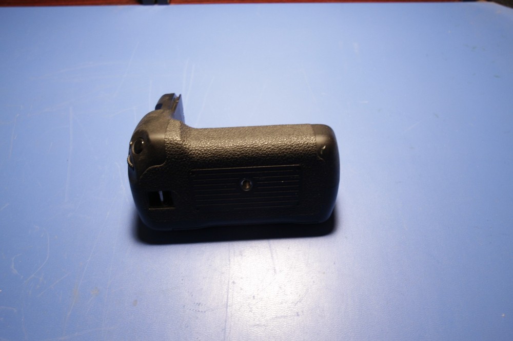 Canon OEM Battery Grip BG-E7 for EOS 7D