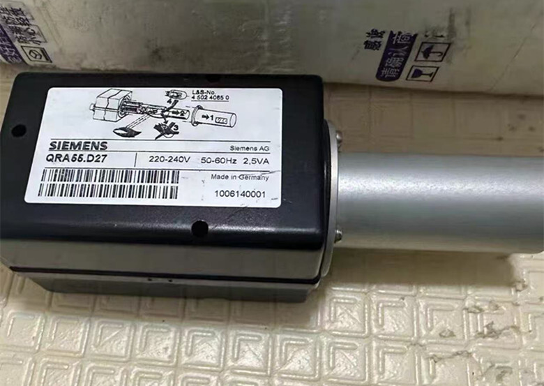 1pcs  Siemens QRA55.D27 flame detector
