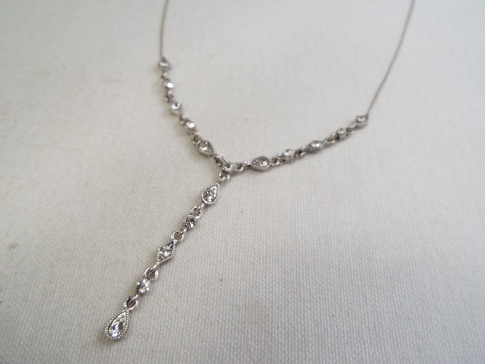 AVON Silvertone Rhinestone Drop Necklace (J5)