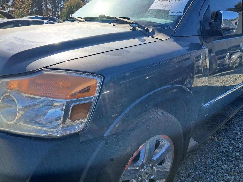 ARMADA 2010 Glove Box 4863353