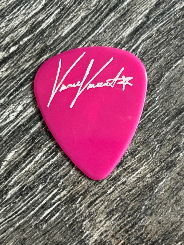 Kiss Guitar Pick VINNIE VINCENT INVASION Pink White Signature Vintage Kiss