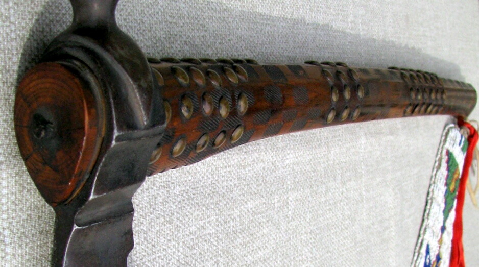 FINE ANTIQUE PLAINS INDIAN PIPE TOMAHAWK 100 TACKS/FILE BURNS 5 COLOR BEAD DROP