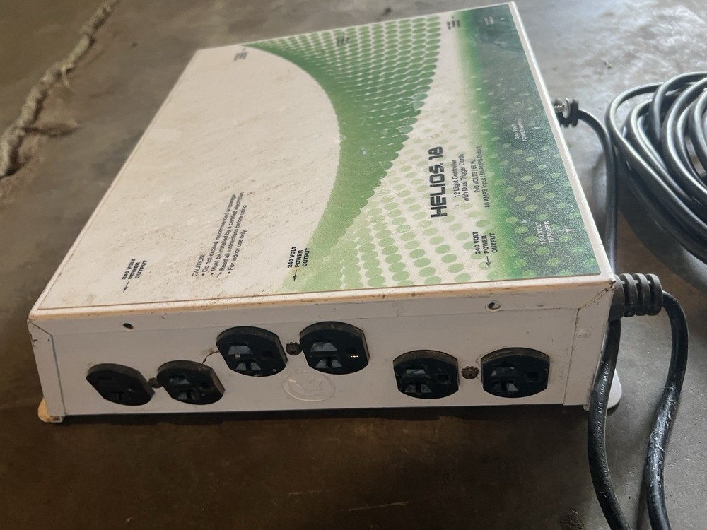 Titan Controls Helios 18, 12-Light 240 Volt Controller